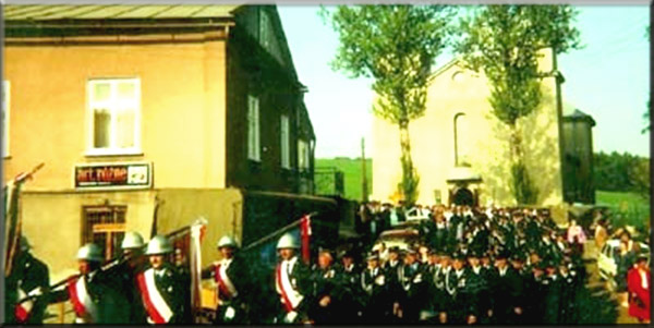 Ks. S. Stęchły - widok kościoła od zewnątrz lata 90-te